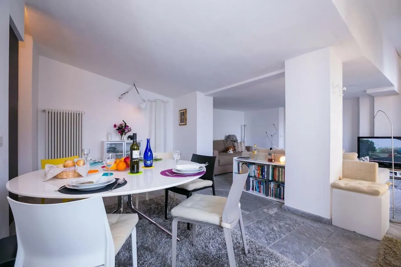 Riva Di Faggeto Lario Apartman
